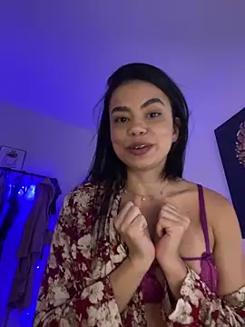 Snapshot of GrlAlice chatting on December 13, 12:20 am GrlAlice online show from December 13, 12:20 am