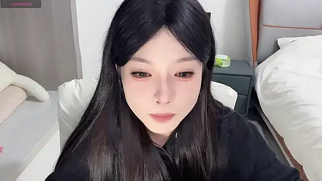 Q-ing online show from December 9, 1:45 pm