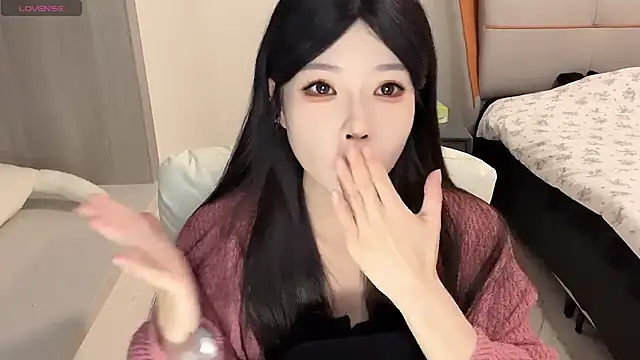 Q-ing online show from December 14, 4:09 pm