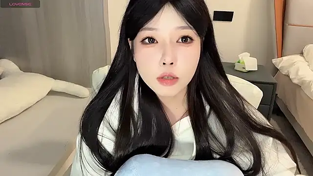 Q-ing online show from December 31, 9:39 pm