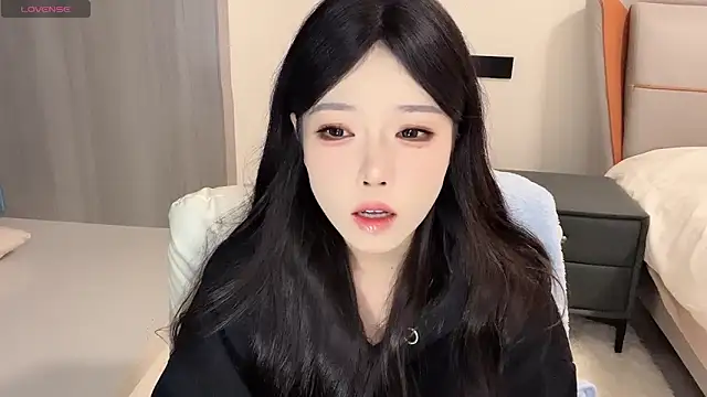 Q-ing online show from January 4, 2:56 pm