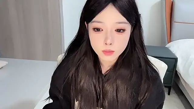 Q-ing online show from January 4, 5:58 pm