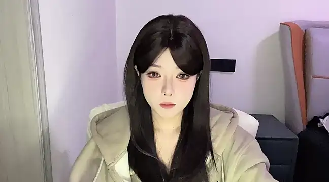 Q-ing online show from March 8, 12:20 pm