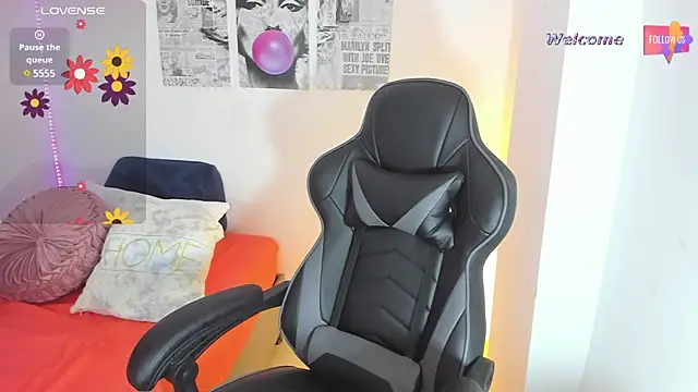 MEGANTARLY09 online show from January 23, 10:54 pm