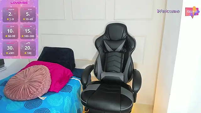 MEGANTARLY09 online show from October 12, 4:06 pm