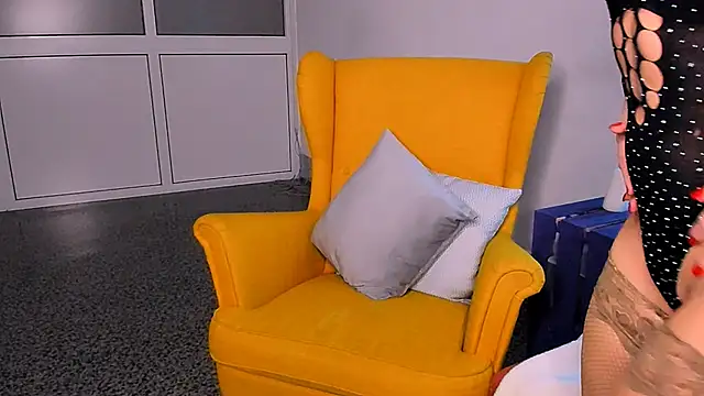 Snapshot of Nora_Adamss chatting on February 9, 4:04 am Nora Adamss online show from February 9, 4:04 am