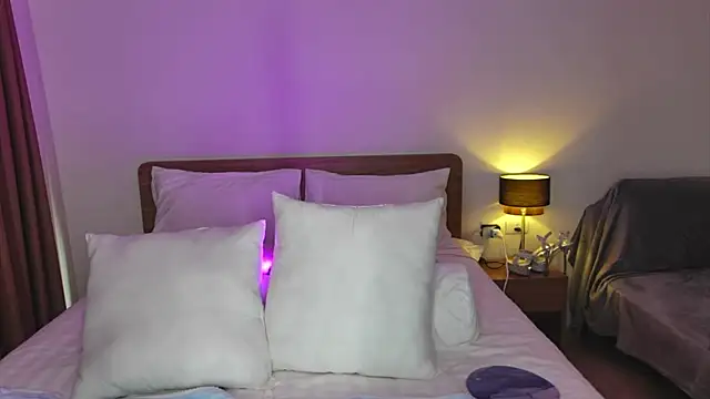 Snapshot of YourSexyNeighbour chatting on December 25, 6:09 am YourSexyNeighbour online show from December 25, 6:09 am