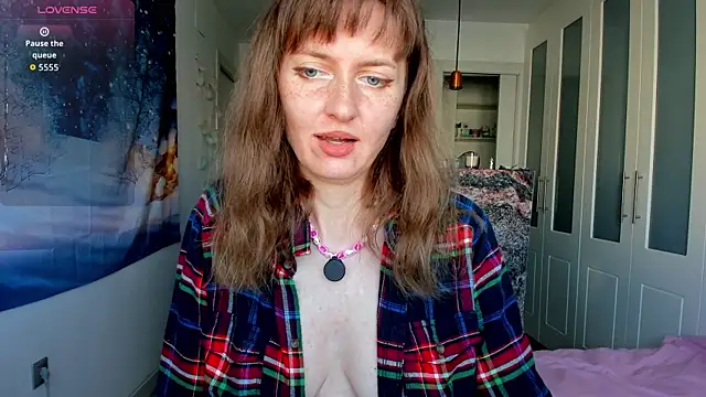 YourSexyNeighbour online show from December 22, 3:09 pm