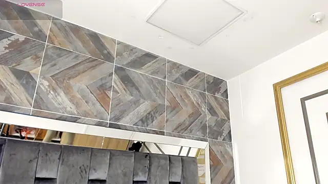 TaniaSmith1 online show from November 6, 11:15 pm