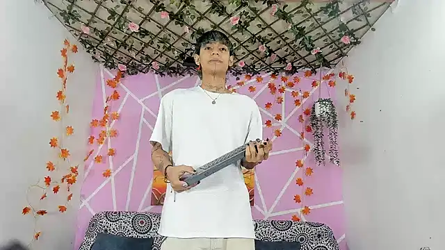 Snapshot of Fresahot2005 chatting on November 22, 10:14 am Fresahot2005 online show from November 22, 10:14 am