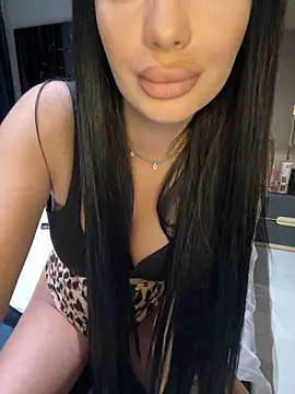 amirahylerr online show from January 28, 8:47 pm