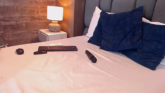 SophieWolkman online show from February 17, 9:30 pm