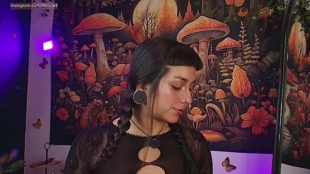 6Briela9  online show from April 28, 1:59 am