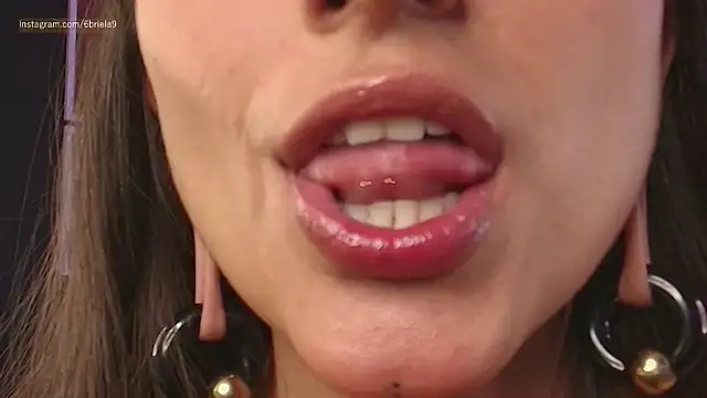 6Briela9  online show from July 3, 7:09 pm