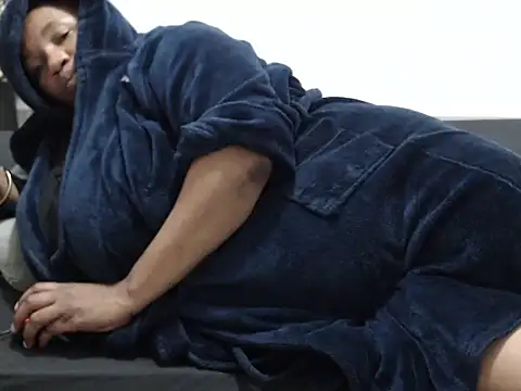 Snapshot of Bustyslave48 chatting on December 18, 7:20 pm Bustyslave48 online show from December 18, 7:20 pm