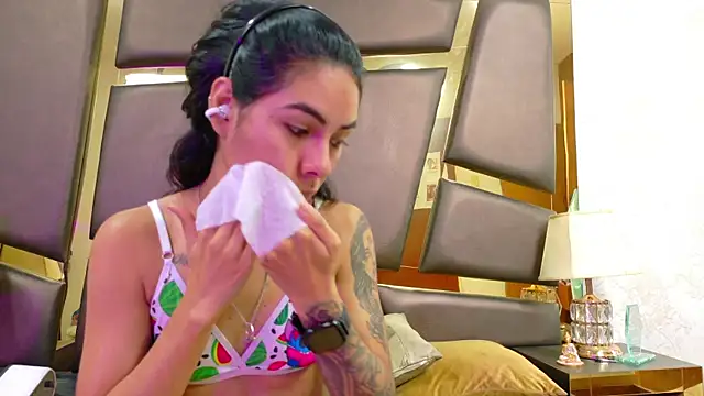 NicoleEsposito online show from February 4, 12:55 pm