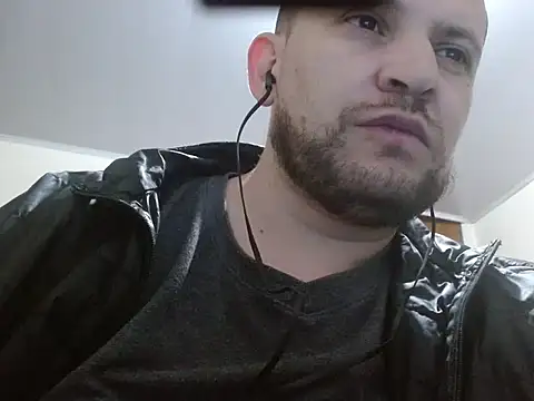 Snapshot of camiloking1720 chatting on January 7, 2:08 pm camiloking1720 online show from January 7, 2:08 pm