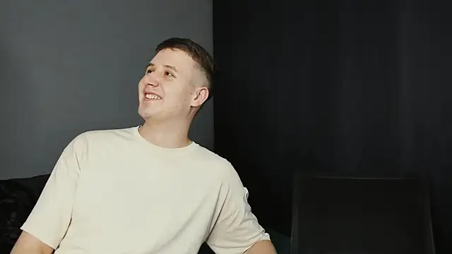 Snapshot of Pinku_kitsune chatting on March 21, 9:01 pm Pinku kitsune online show from March 21, 9:01 pm