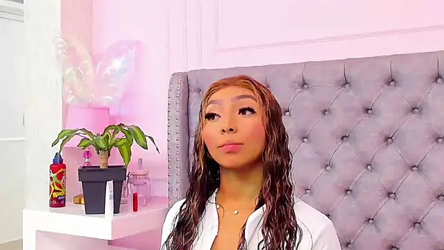 HaileeRoberts online show from April 17, 12:19 pm