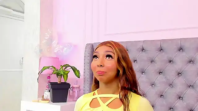 HaileeRoberts online show from April 21, 12:22 pm