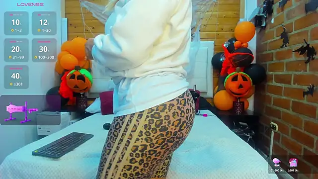 Snapshot of Dulcex69 chatting on October 29, 10:17 am Dulcex69 online show from October 29, 10:17 am