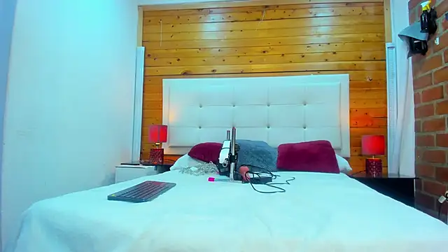 Snapshot of Dulcex69 chatting on November 1, 11:01 am Dulcex69 online show from November 1, 11:01 am