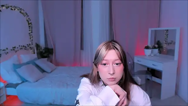 SaintGirl online show from January 13, 2:53 pm