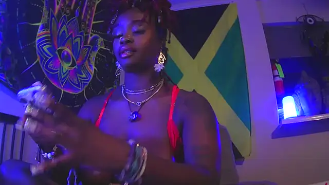 Snapshot of Tatithegoddess chatting on January 2, 8:28 am Tatithegoddess online show from January 2, 8:28 am