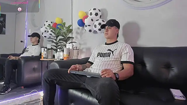 Cristopher strong online show from June 26, 1:04 pm