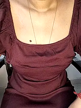 Snapshot of Ms_Neera chatting on February 18, 11:00 am Ms Neera online show from February 18, 11:00 am