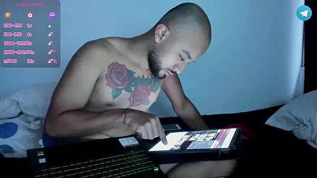 Alanna Couple online show from December 3, 7:55 pm