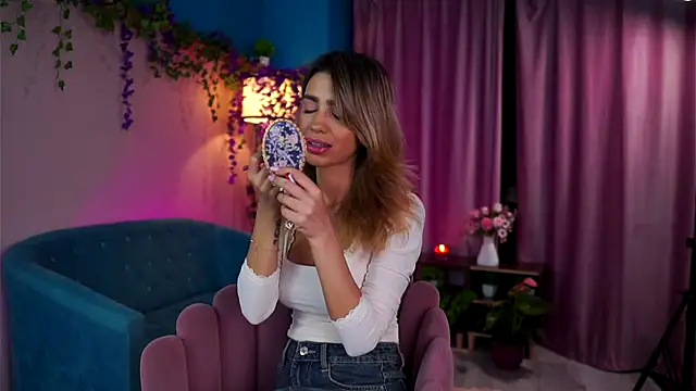 Snapshot of TheAyana chatting on September 8, 6:29 pm TheAyana online show from September 8, 6:29 pm