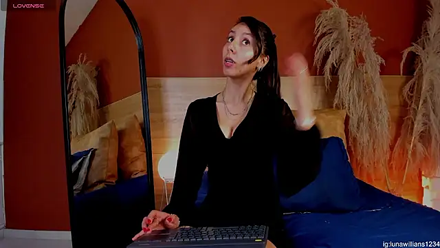 luna willians online show from February 13, 1:51 pm