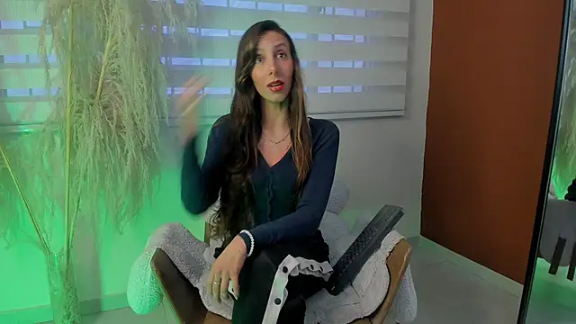 luna willians online show from March 25, 12:44 pm