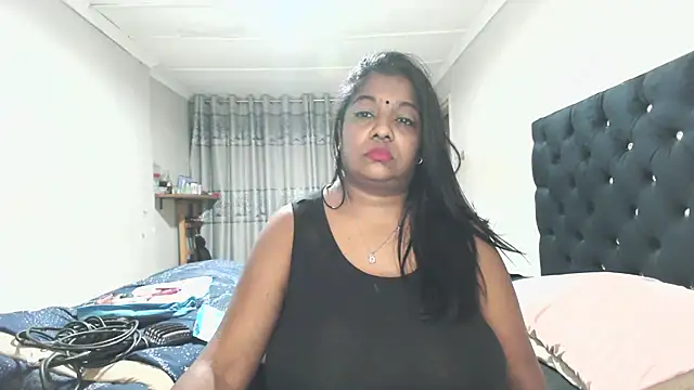 Snapshot of Indianmayaxoxo chatting on May 8, 9:42 pm Indianmayaxoxo online show from May 8, 9:42 pm