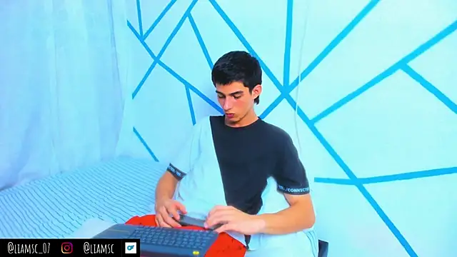 liam scott77 online show from September 25, 5:11 am