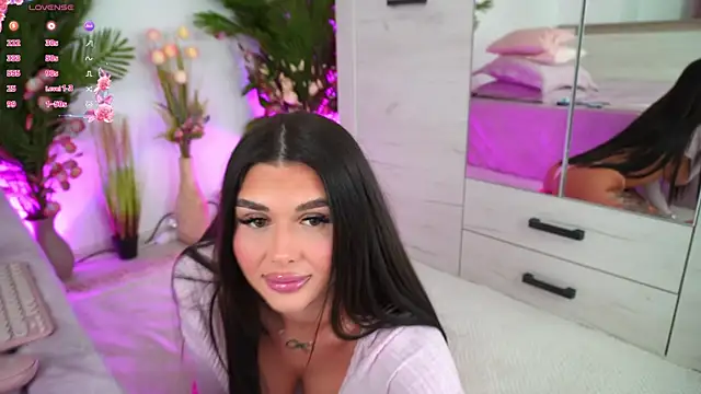 EmilyHudsson 1 online show from March 7, 6:11 pm