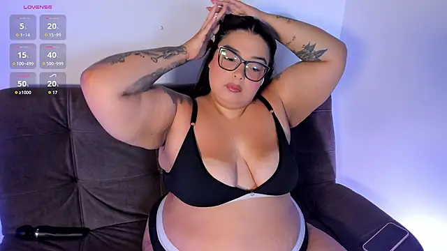 Apriilpeach  online show from April 28, 7:30 pm