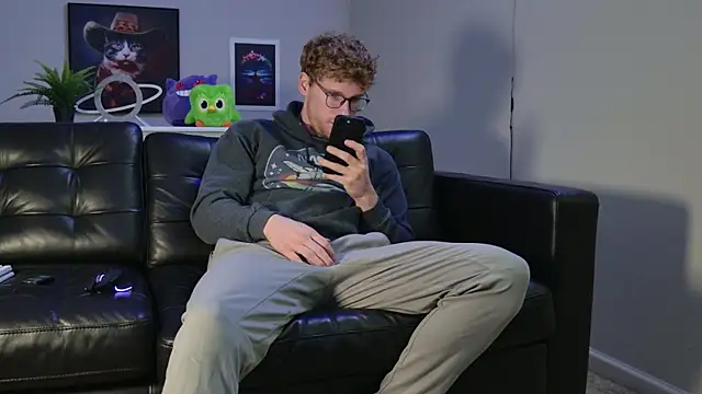 BlueEyedTallGuy94 online show from October 11, 8:40 pm