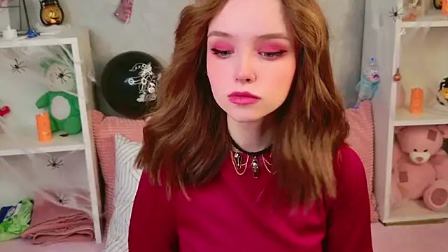 b4by LoL1 online show from October 31, 9:21 am