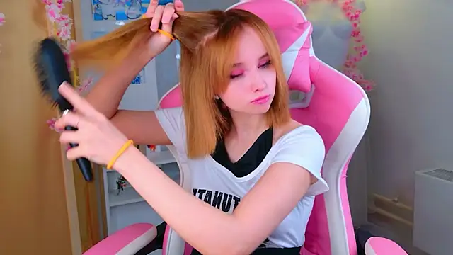 Snapshot of b4by_LoL1 chatting on May 8, 1:38 pm b4by LoL1 online show from May 8, 1:38 pm