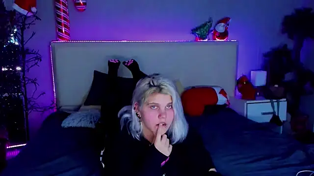 JoannLowe online show from January 3, 11:44 pm