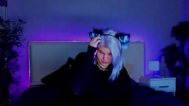 JoannLowe online show from January 26, 11:50 pm