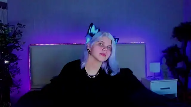 JoannLowe online show from January 28, 8:04 pm