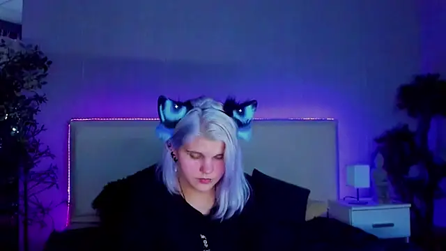 JoannLowe online show from January 30, 11:55 pm