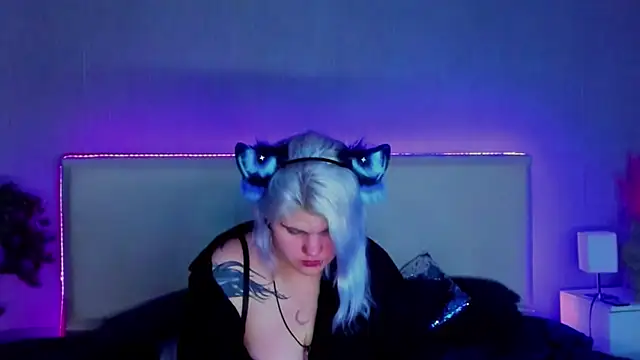 JoannLowe online show from February 19, 8:10 pm