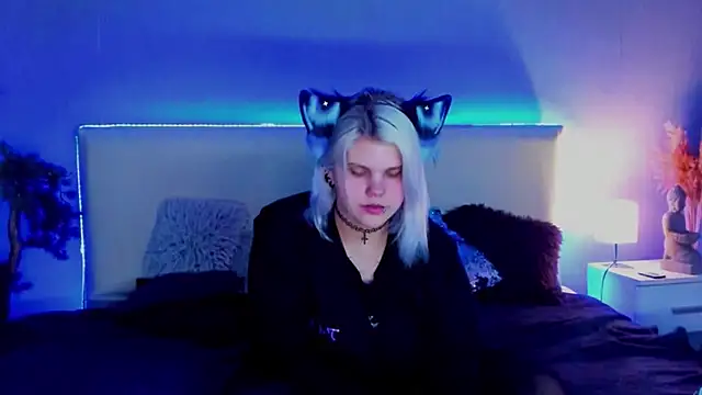 JoannLowe online show from March 9, 8:31 pm