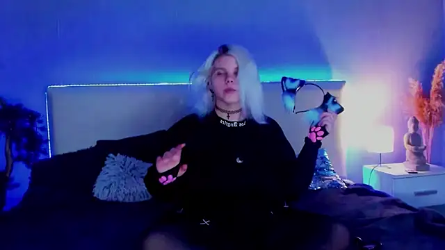 JoannLowe online show from March 19, 8:32 pm