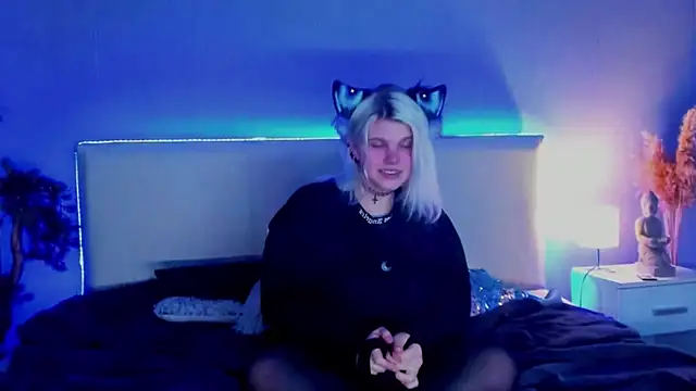 JoannLowe online show from March 20, 2:40 am