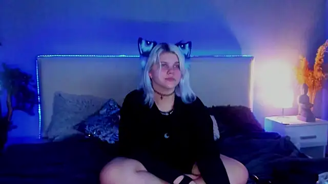 JoannLowe online show from March 22, 11:53 pm